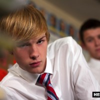 Two studs have sex in the classroom - Picture 12
