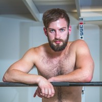 Bearded gay have sex in a gym - Picture 2