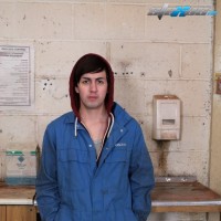 Cute delivery boy - Picture 1