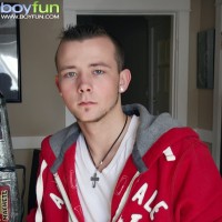 Kyle Collins stroke his cock - Picture 1