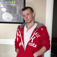 Kyle Collins stroke his cock - Picture 3