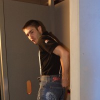 Hot brunette strips - Picture 2