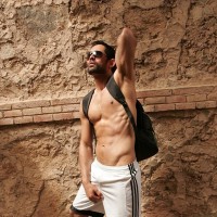 Billy Baval posing naked and pissing outdoors - Picture 9