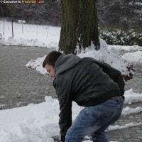 David Harding naked in the snow - Picture 1