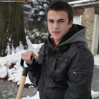 David Harding naked in the snow - Picture 3