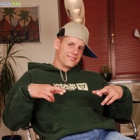 Casper Wats shows his cock - Picture 1