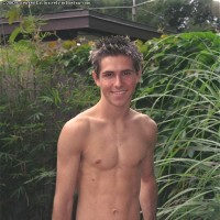 Brad naked outdoor - Picture 5
