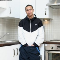 Jermaine takes off his underwear - Picture 2