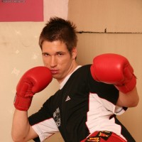 Boxer Mark strips naked - Picture 1