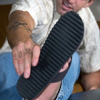 Oscar shows off his feet - Picture 21