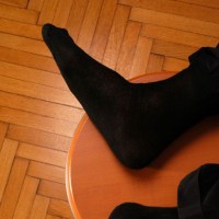 Marty shows off his feet - Picture 27