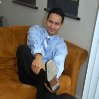 Alex shows off his feet - Picture 15