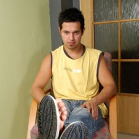 Enjoy his feet - Picture 10