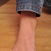 Kevin shows his feet - Picture 11