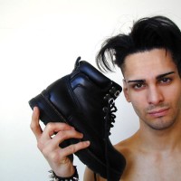 Australian boy shows off his socks - Picture 5