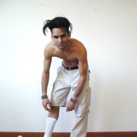 Australian boy shows off his socks - Picture 9