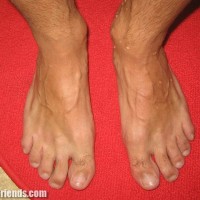 Sel plays with his feet - Picture 6