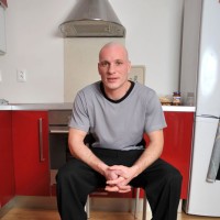 Peter show his feet - Picture 1