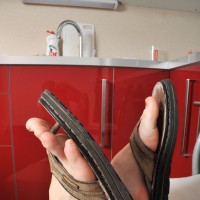 Peter show his feet - Picture 8