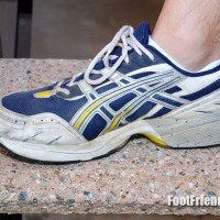 Justin shows off his feet - Picture 5