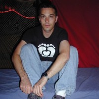 Keith shows off his feet - Picture 5