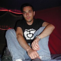Keith shows off his feet - Picture 8
