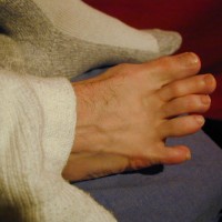 Keith shows off his feet - Picture 11