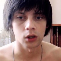 Maxim drenches himself - Picture 1