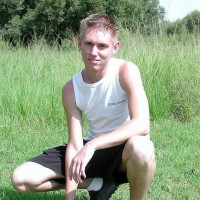 Shane masturbates outdoors - Picture 1