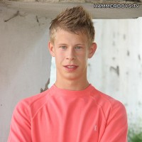 Sweet boy posing on the building - Picture 3