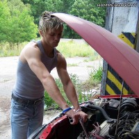 Two gays fucking in the garage - Picture 4