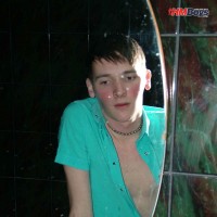 Leo plays with his cock - Picture 1