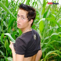 Michael jerks off in a wheat field - Picture 3