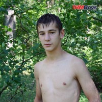 Justas masturbates in the woods - Picture 3