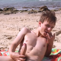 Terry shows off his hot body - Picture 6