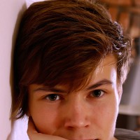 Nicolas plays with his dick - Picture 3