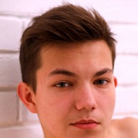 Trent in a white room - Picture 1