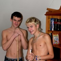 Arpad and Zoltan play snooker nude - Picture 2