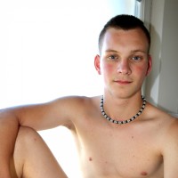 Bela shows his dick - Picture 1