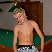 Arpad undresses on a pool table - Picture 3