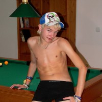 Arpad undresses on a pool table - Picture 5