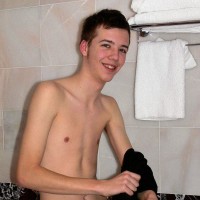 Felix nude in bathtub - Picture 2