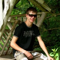 Jeffrey posing outdoor - Picture 1