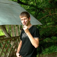 Jeffrey posing outdoor - Picture 2