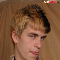 Hot boy posing naked - Picture 5