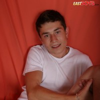 Twink shows his cock - Picture 16