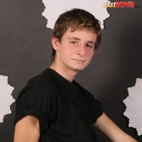 Horny twink posing - Picture 12