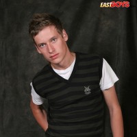 Horny twink gets naked - Picture 2
