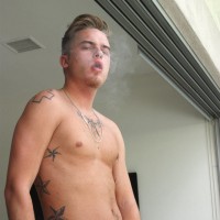 Felix Warner smokes - Picture 7