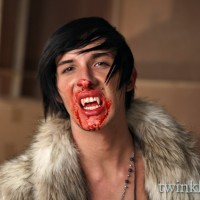 Horny vampire chains his victim by the throat - Picture 22
